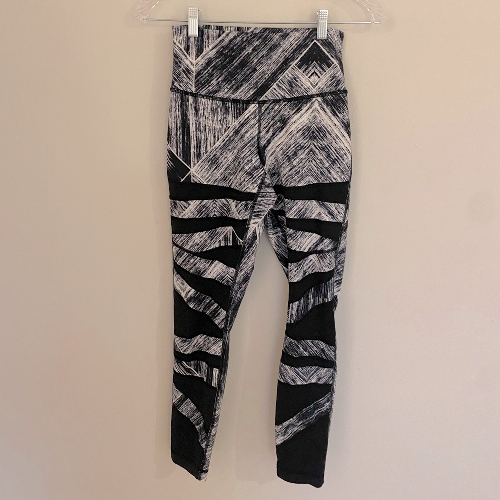 Lululemon High Times black and white brushstroke cropped leggings!